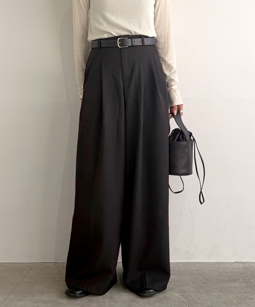 ISOOK(アイスー)の「タックワイドスラックス(chiica select) / バギーパンツ トラウザーズ ロング フルレングス オフィスカジュアル(スラックス・レディース・ブラック/ライトブラウン・FREE)」の10枚目の写真