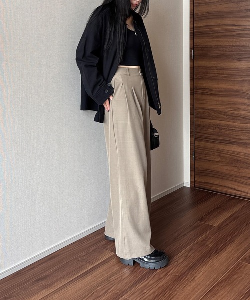 ISOOK(アイスー)の「タックワイドスラックス(chiica select) / バギーパンツ トラウザーズ ロング フルレングス オフィスカジュアル(スラックス・レディース・ブラック/ライトブラウン・FREE)」の15枚目の写真