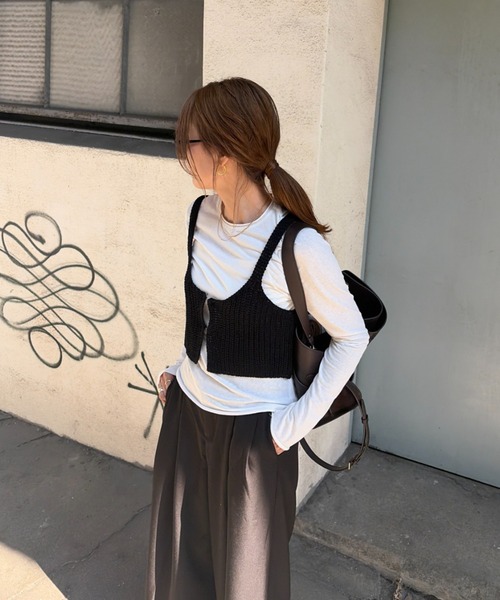 ISOOK(アイスー)の「タックワイドスラックス(chiica select) / バギーパンツ トラウザーズ ロング フルレングス オフィスカジュアル(スラックス・レディース・ブラック/ライトブラウン・FREE)」の4枚目の写真