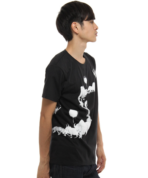 時しらず（トキシラズ）の「HEROISM RINNE TEE（Tシャツ/カットソー・メンズ・ブラック/ダークグレー・MEDIUM/LARGE/SMALL）」の4枚目の写真