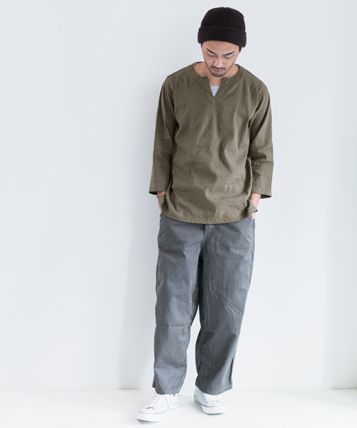 URBAN RESEARCH DOORS MENS（アーバンリサーチ ドアーズ メンズ）の「DOORS ストレッチリネンスキッパーシャツ（シャツ/ブラウス・メンズ・ネイビー/グレイッシュベージュ/オフホワイト・38/40）」の5枚目の写真