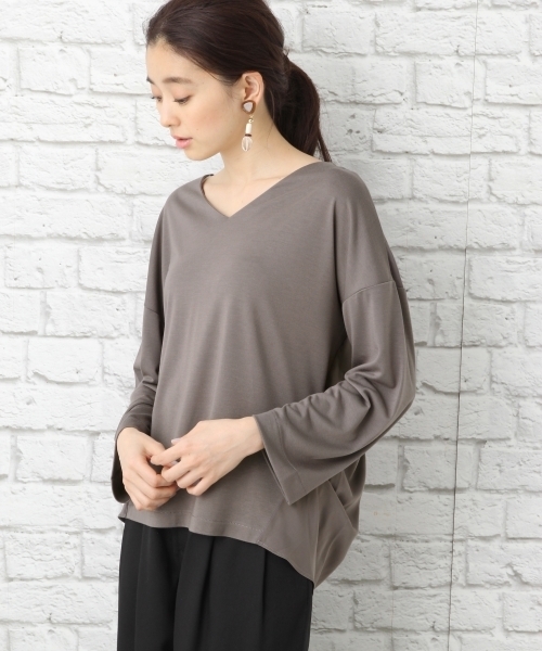 LEPSIM（レプシィム）の「バックフハクタックVネックプルオーバー　741751（Tシャツ/カットソー・レディース・ブラック/グレイッシュベージュ/イエロー/オフホワイト・FREE）」の3枚目の写真