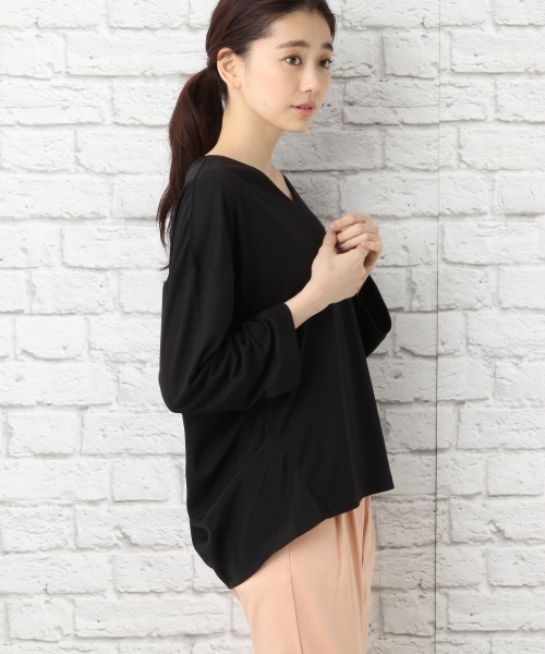 LEPSIM（レプシィム）の「バックフハクタックVネックプルオーバー　741751（Tシャツ/カットソー・レディース・ブラック/グレイッシュベージュ/イエロー/オフホワイト・FREE）」の2枚目の写真