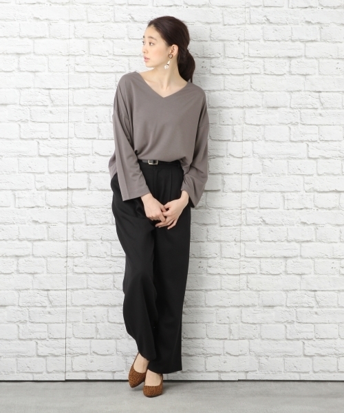 LEPSIM（レプシィム）の「バックフハクタックVネックプルオーバー　741751（Tシャツ/カットソー・レディース・ブラック/グレイッシュベージュ/イエロー/オフホワイト・FREE）」の11枚目の写真