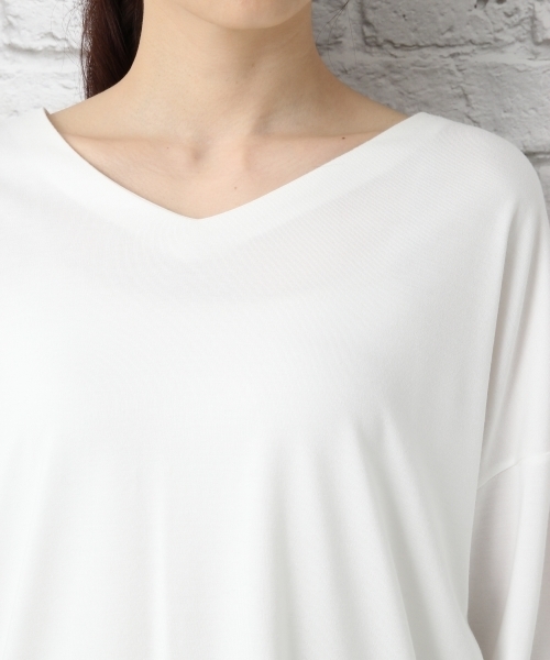 LEPSIM（レプシィム）の「バックフハクタックVネックプルオーバー　741751（Tシャツ/カットソー・レディース・ブラック/グレイッシュベージュ/イエロー/オフホワイト・FREE）」の15枚目の写真