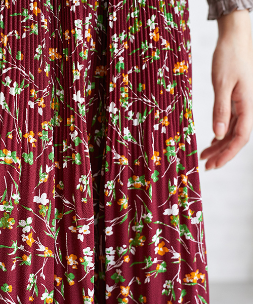 N.（N. Natural Beauty Basic）（エヌエヌナチュラルビューティーベーシック）の「◆消しプリーツフラワープリントスカート（スカート・レディース・ボルドー/ブラック・MEDIUM）」の9枚目の写真