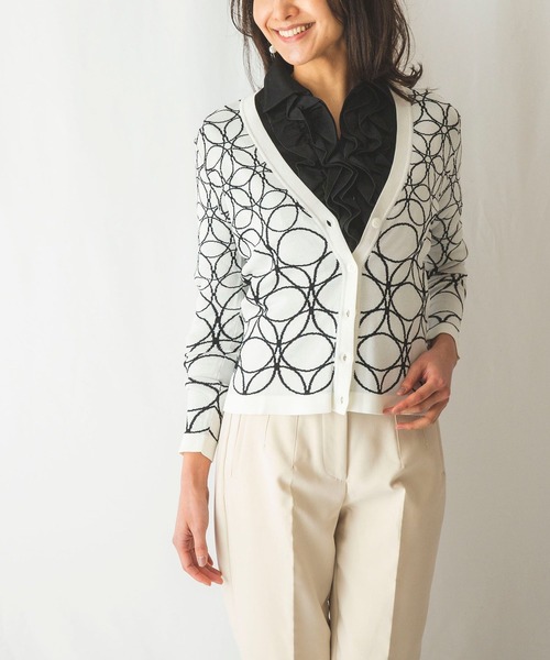 NARACAMICIE(ナラカミーチェ)の「サークルキカ柄ジャカードVカーディガン(カーディガン/ボレロ・レディース・ホワイト/ブラック・MEDIUM/LARGE)」の1枚目の写真