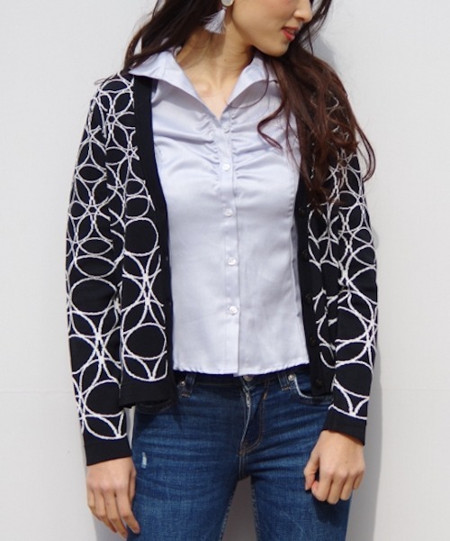 NARACAMICIE(ナラカミーチェ)の「サークルキカ柄ジャカードVカーディガン(カーディガン/ボレロ・レディース・ホワイト/ブラック・MEDIUM/LARGE)」の9枚目の写真