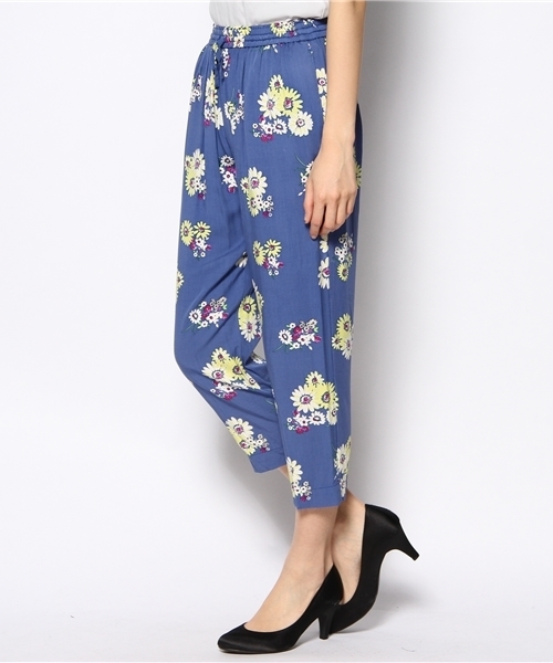 JOURNAL STANDARD relume(ジャーナルスタンダード レリューム)の「フラワープリント ギャザーパンツ#(その他パンツ・レディース・ネイビー/イエロー・38/36/40)」の3枚目の写真
