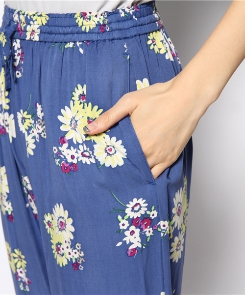JOURNAL STANDARD relume(ジャーナルスタンダード レリューム)の「フラワープリント ギャザーパンツ#(その他パンツ・レディース・ネイビー/イエロー・38/36/40)」の7枚目の写真