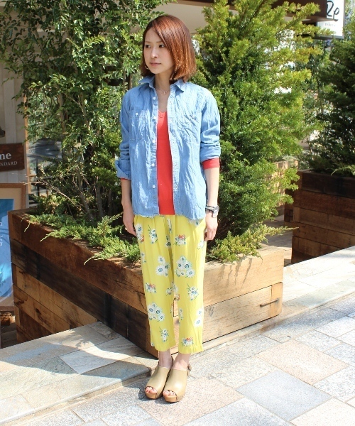 JOURNAL STANDARD relume(ジャーナルスタンダード レリューム)の「フラワープリント ギャザーパンツ#(その他パンツ・レディース・ネイビー/イエロー・38/36/40)」の14枚目の写真