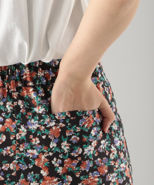 PAGEBOY（ページボーイ）の「花柄フレアパンツ（その他パンツ・レディース・ブラック/ダークブラウン・SMALL/MEDIUM）」の16枚目の写真