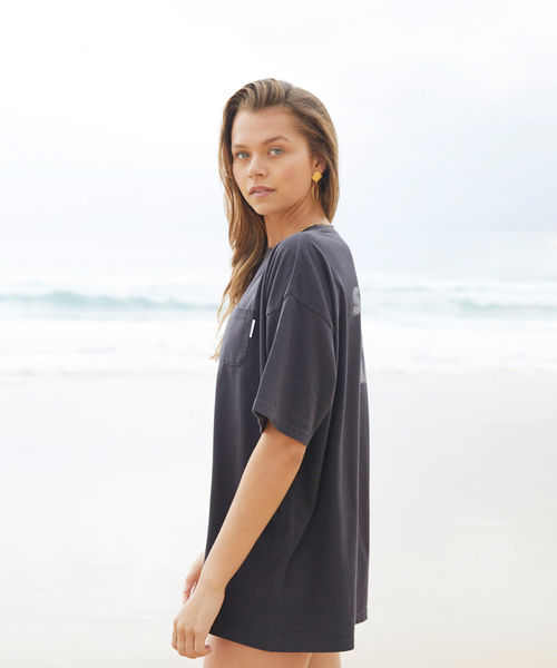 ALEXIA STAM - SANDY HOT BABE ビッグロゴT ブラック ALEXIA STAM（アリシアスタン）の「SANDY HOT BABE Logo Tee
