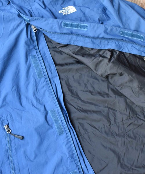 THE NORTH FACE（ザノースフェイス）の「【ヴィンテージ古着】THE NORTH FACE/ザ ノースフェイス "HyVENT" フード付きナイロンジャケット（ナイロンジャケット・メンズ・ブルー・MEDIUM）」の6枚目の写真