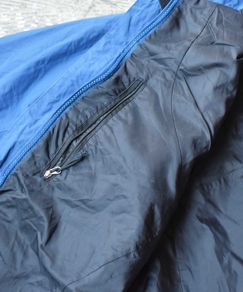 THE NORTH FACE（ザノースフェイス）の「【ヴィンテージ古着】THE NORTH FACE/ザ ノースフェイス "HyVENT" フード付きナイロンジャケット（ナイロンジャケット・メンズ・ブルー・MEDIUM）」の7枚目の写真
