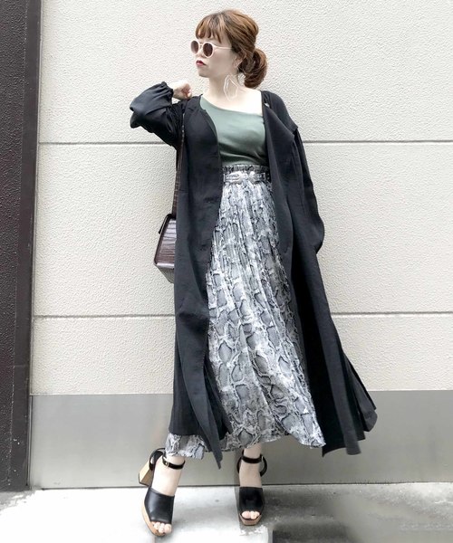 archives(アルシーヴ)の「2way袖ギャザーワンピース(ワンピース・レディース・ブラック/ベージュ/ピンク・MEDIUM)」の2枚目の写真