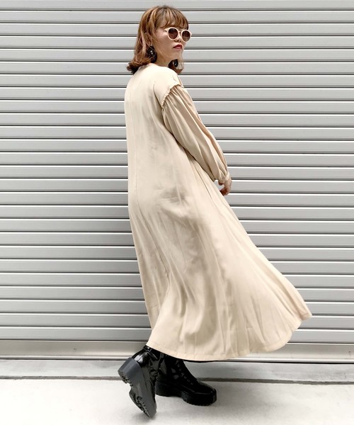 archives(アルシーヴ)の「2way袖ギャザーワンピース(ワンピース・レディース・ブラック/ベージュ/ピンク・MEDIUM)」の15枚目の写真