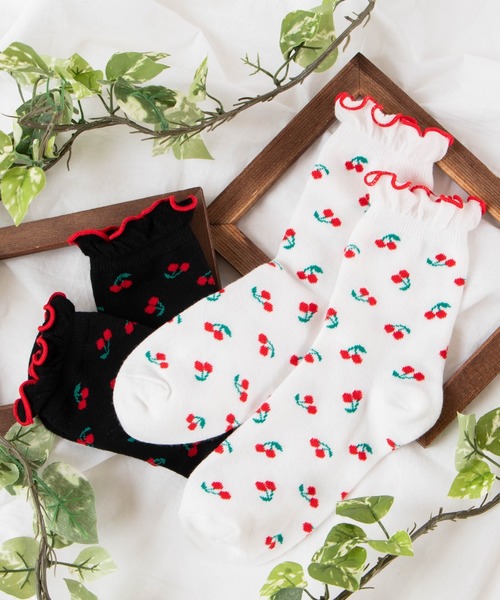 WEGO（ウィゴー）の「WEGO/チェリー総柄フリルソックス（ソックス/靴下・レディース・ブラック/ホワイト・FREE）」の3枚目の写真