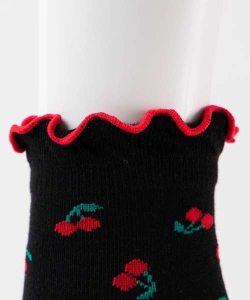 WEGO（ウィゴー）の「WEGO/チェリー総柄フリルソックス（ソックス/靴下・レディース・ブラック/ホワイト・FREE）」の6枚目の写真