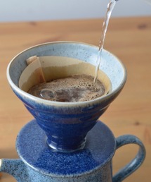 Denby（デンビー）の「【 Denby / デンビー 】ヘイロー/スタジオブルー コーヒードリッパー　ED3036/0536　TSI（キッチンツール）」