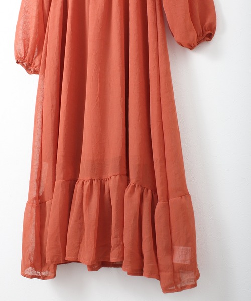 Grandeir(グランディール)の「シアースリーブ Vネック ミモレ丈 ワンピース(ワンピース・レディース・ブラック/ベージュ/オレンジ・M)」の9枚目の写真