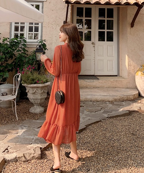 Grandeir(グランディール)の「シアースリーブ Vネック ミモレ丈 ワンピース(ワンピース・レディース・ブラック/ベージュ/オレンジ・M)」の13枚目の写真