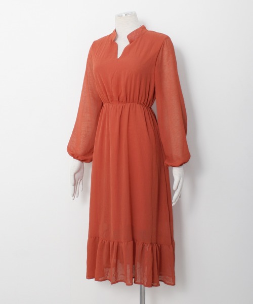 Grandeir(グランディール)の「シアースリーブ Vネック ミモレ丈 ワンピース(ワンピース・レディース・ブラック/ベージュ/オレンジ・M)」の14枚目の写真