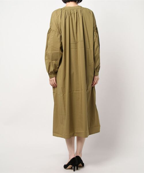 PUAL CE CIN（ピュアルセシン）の「Ｖネックワンピース（ワンピース・レディース・カーキ/グリーン/グレイッシュベージュ/ブラック・FREE）」の5枚目の写真