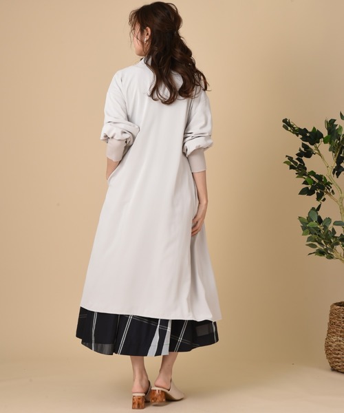 INTERPLANET(インタープラネット)の「シェリーサテン袖口リブコート(ノーカラーコート・レディース・ベージュ/チャコールグレー/グレイッシュベージュ・FREE)」の13枚目の写真