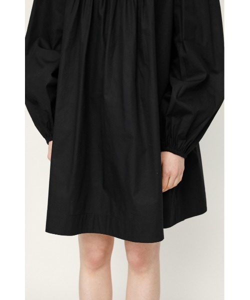 SLY（スライ）の「TUCK SMOCK DRESS/タックドレス（ワンピース・レディース・ブラック/ベージュ/ホワイト・1/2）」の6枚目の写真