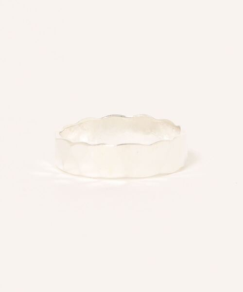 tone(トーン)の「【V&SSS】ランダム槌目 ring 4mm(リング・レディース・シルバー・3号/1号/18号/9号/13号/7号/11号/21号/15号/5号)」の1枚目の写真