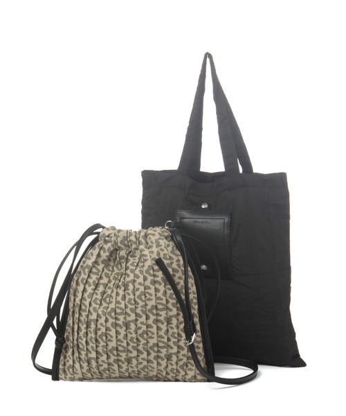 niko and...（ニコアンド）の「【9/2 ヒルナンデスOA放映アイテム】オリジナルサブバッグ付きプリーツショルダーバッグ（ショルダーバッグ・レディース・ブラック/オフホワイト/イエロー/その他1/ラベンダー/キャメル・0）」の6枚目の写真