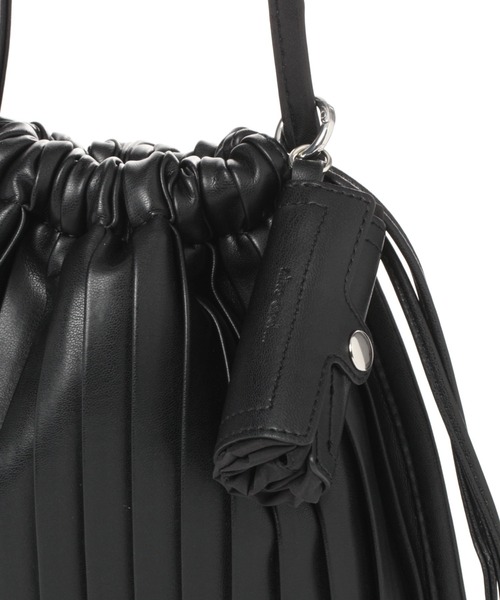 niko and...（ニコアンド）の「【9/2 ヒルナンデスOA放映アイテム】オリジナルサブバッグ付きプリーツショルダーバッグ（ショルダーバッグ・レディース・ブラック/オフホワイト/イエロー/その他1/ラベンダー/キャメル・0）」の7枚目の写真