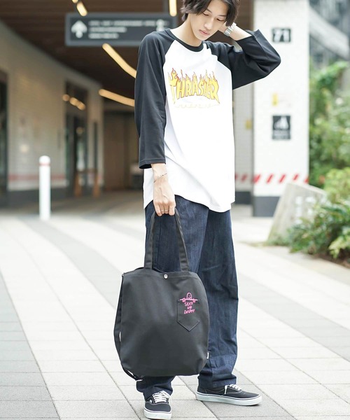 THRASHER(スラッシャー)の「TOTE SHOULDER M BAG/スラッシャーコットンキャンバストートバッグ(トートバッグ・メンズ・ブラック系その他2/ホワイト系その他2/ホワイト系その他3/ブラック系その他3/ホワイト×ブルー/ホワイト×レッド/ホワイト/ホワイト×ブラック/ブラック×ホワイト/ブラック×ブラック/ブラック系その他/ブラック×グリーン/ブラック×ピンク/ブラック×レッド・FREE)」の22枚目の写真