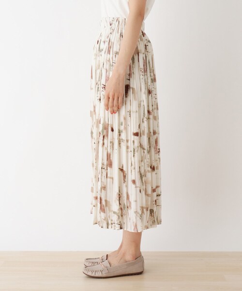 DRESKIP(ドレスキップ)の「◆【追加生産】サテンプリーツスカート(スカート・レディース・ネイビー/カーキ/ライトグリーン/ベージュ系その他4/オフホワイト/ブラック系5/イエロー系その他・02/03)」の10枚目の写真