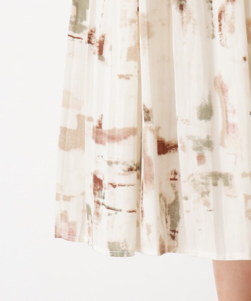 DRESKIP(ドレスキップ)の「◆【追加生産】サテンプリーツスカート(スカート・レディース・ネイビー/カーキ/ライトグリーン/ベージュ系その他4/オフホワイト/ブラック系5/イエロー系その他・02/03)」の13枚目の写真