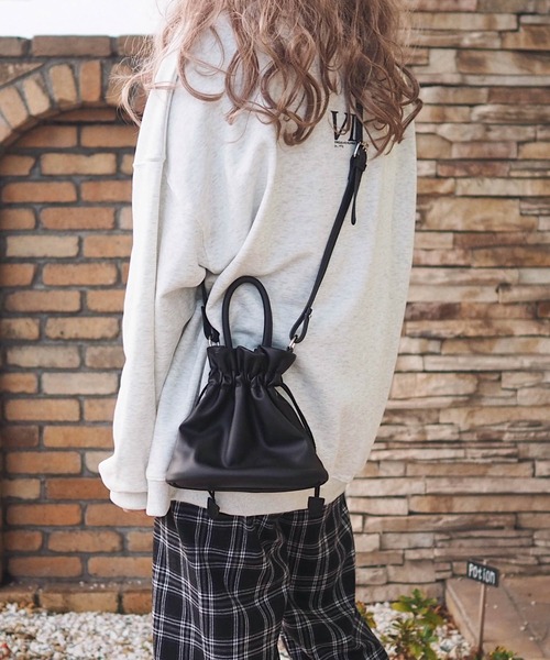 HWG_5（エイチダブルゴー）の「ミニ巾着バッグ（ショルダーバッグ・レディース・ブラック/ベージュ/アイボリー・FREE）」の2枚目の写真