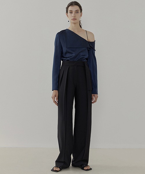 UNSPOKEN(アンスポクン)の「【UNSPOKEN】Asymmetry lapel blouse UC21S012(シャツ/ブラウス・レディース・ネイビー・S/L/M)」の3枚目の写真