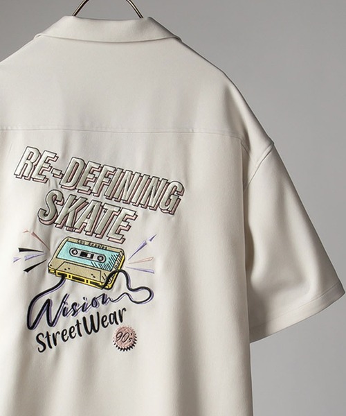 VISION STREET WEAR（ヴィジョンストリートウェア）の「【VISION　STREET　WEAR／ヴィジョンストリートウェア】刺繍オープンカラー半袖シャツ/カセット/恐竜（シャツ/ブラウス・メンズ・ホワイト/ライトブルー/ブラック/パープル/サックスブルー/ホワイト系その他・M/L）」の3枚目の写真