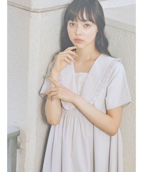 merry jenny（メリージェニー）の「フリルbigカラーミモレワンピース（ワンピース・レディース・ライトブルー/ブラック/ベージュ・FREE）」の20枚目の写真