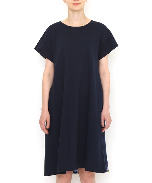 Design Tshirts Store graniph(デザイン ティーシャツ ストア グラニフ)の「スカーフウェイブス|バックプリーツワンピース(ワンピース・レディース・ネイビー・FREE)」の8枚目の写真