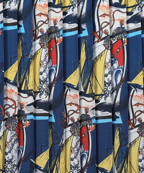 Design Tshirts Store graniph(デザイン ティーシャツ ストア グラニフ)の「スカーフウェイブス|バックプリーツワンピース(ワンピース・レディース・ネイビー・FREE)」の6枚目の写真