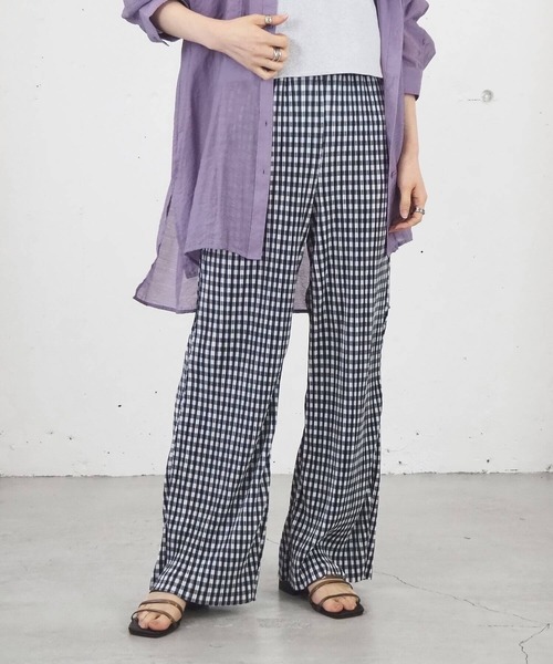 tiptop（ティップトップ）の「セミフレアカットプリーツパンツ（その他パンツ・レディース・アイボリー/ブラック/グレイッシュベージュ/ライトグリーン/A/B・FREE）」の5枚目の写真