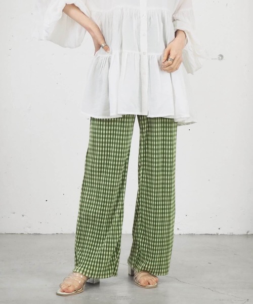 tiptop（ティップトップ）の「セミフレアカットプリーツパンツ（その他パンツ・レディース・アイボリー/ブラック/グレイッシュベージュ/ライトグリーン/A/B・FREE）」の6枚目の写真