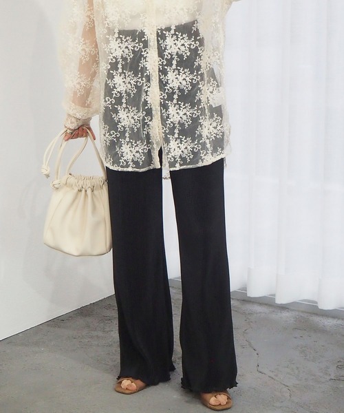 tiptop（ティップトップ）の「セミフレアカットプリーツパンツ（その他パンツ・レディース・アイボリー/ブラック/グレイッシュベージュ/ライトグリーン/A/B・FREE）」の3枚目の写真