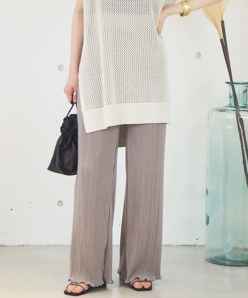 tiptop（ティップトップ）の「セミフレアカットプリーツパンツ（その他パンツ・レディース・アイボリー/ブラック/グレイッシュベージュ/ライトグリーン/A/B・FREE）」の12枚目の写真