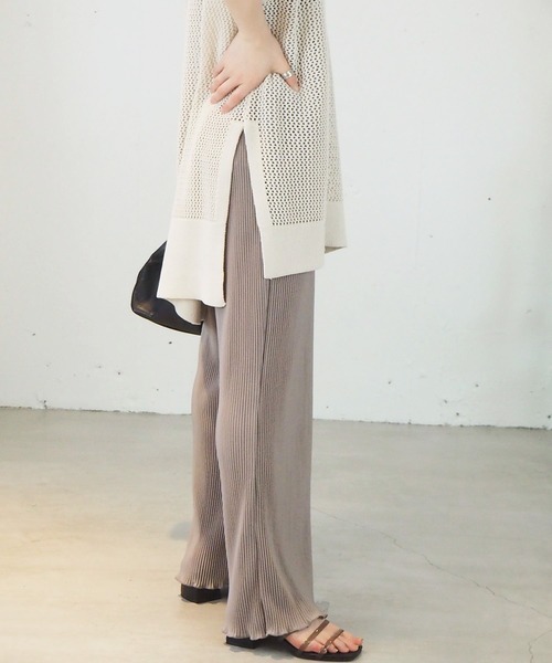 tiptop（ティップトップ）の「セミフレアカットプリーツパンツ（その他パンツ・レディース・アイボリー/ブラック/グレイッシュベージュ/ライトグリーン/A/B・FREE）」の16枚目の写真