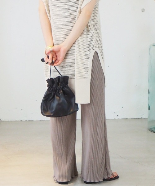 tiptop（ティップトップ）の「セミフレアカットプリーツパンツ（その他パンツ・レディース・アイボリー/ブラック/グレイッシュベージュ/ライトグリーン/A/B・FREE）」の14枚目の写真