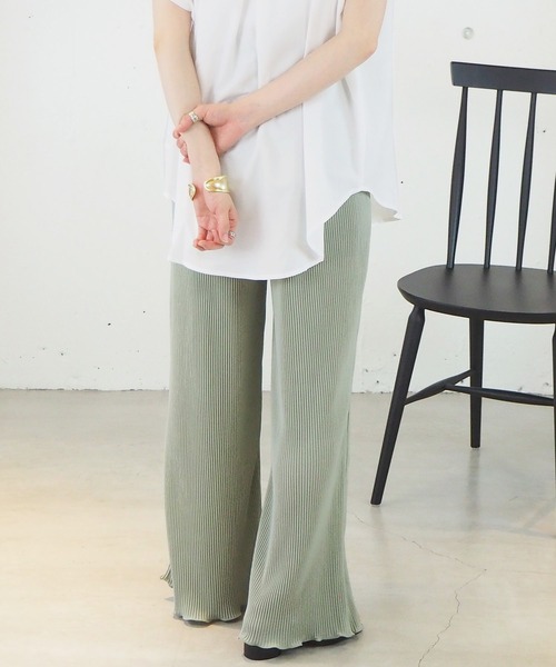 tiptop（ティップトップ）の「セミフレアカットプリーツパンツ（その他パンツ・レディース・アイボリー/ブラック/グレイッシュベージュ/ライトグリーン/A/B・FREE）」の11枚目の写真