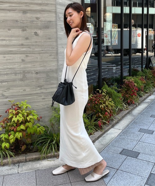 StyleSea（スタイルシー）の「バックVネックスリットワンピース（ワンピース・レディース・アイボリー/サーモンピンク/チャコール・FREE）」の11枚目の写真